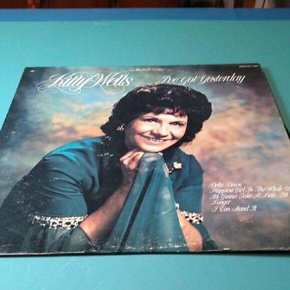 Kitty Wells Vintage Vinyl Record with Blue Cover - Picture 1 of 10
